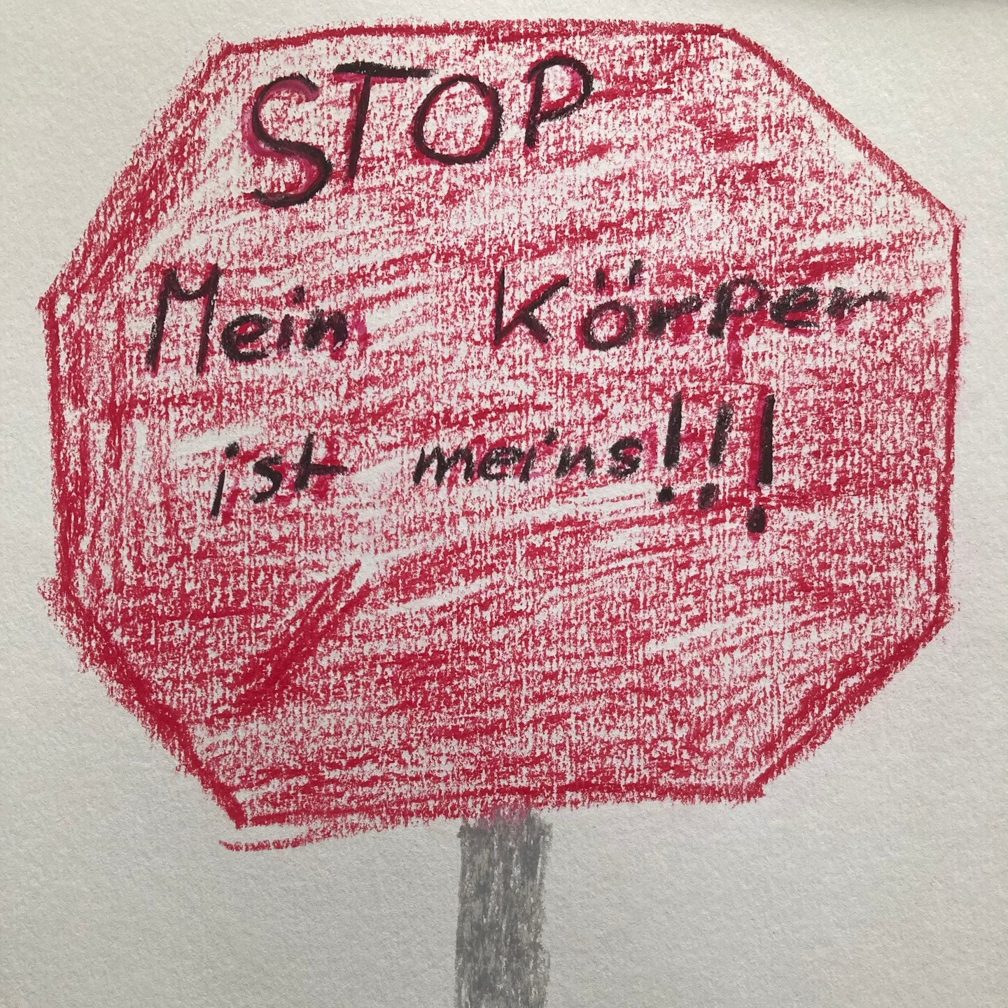 „Stop – mein Körper ist meins.“

Dieser Satz stammt aus dem Bild eines 16-jährigen Mädchens, das sie während einer Sitzung in unserer Praxis gemalt hat. In der Stunde ging es um ihre persönlichen Grenzen im Umgang mit anderen Menschen.

Grenzen wahrzunehmen und zu setzen – das ist für uns alle wichtig, egal ob im persönlichen oder beruflichen Kontext.
 
Zu spüren:
Was fühlt sich für mich richtig an?
Was möchte ich – und was nicht?

Gerade für junge Menschen, die sich in in ihren ersten Freundschaften und Partnerschaften ausprobieren, ist es wichtig, die eigenen Bedürfnisse wahrzunehmen und ihnen eine Stimme zu geben. 

„Nein“ sagen zu dürfen. 
„Stopp“ sagen zu dürfen.

In unserer Praxis möchten wir Kinder, Jugendliche und Erwachsene darin stärken, ihre eigenen Grenzen zu erkennen und selbstbewusst für sich einzustehen. Denn wer sich selbst gut wahrnimmt, kann auch gesunde und respektvolle Beziehungen gestalten.

Solche Momente erinnern uns immer wieder daran, wie wichtig und wertvoll diese Arbeit ist.
---
Pädagogische Psychologische Praxis
Psychologische Beratung · Psychotherapie (HPG) · Coaching
für Kinder, Jugendliche, Erwachsene, Paare und Familien

📲 @praxis_pundp
📱 0175 4492317
✉️ kontakt@pundp.org
📍 Im Vogelsang 13 · 56323 Waldesch (bei Koblenz)
🌐 www.pundp.org

#psychologischeberatung #psychotherapie #psychologe #mentalhealth #beziehungenstärken #jugendliche #familienbegleitung #paarberatung #kinderstärken #koblenz #koblenzumgebung #rheinmosel #waldesch